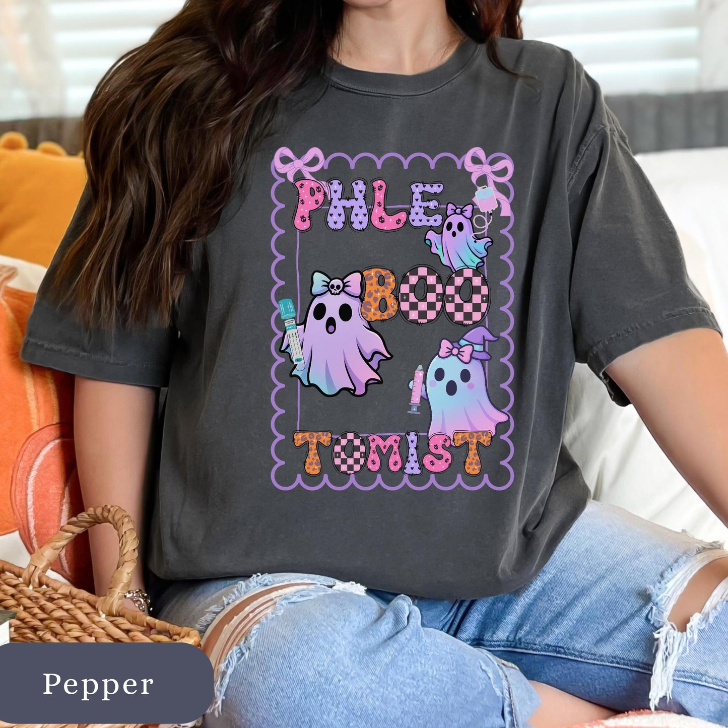 Funny Halloween Phlebotomist T-Shirt: Retro Ghost Boo Lab Tech Tee