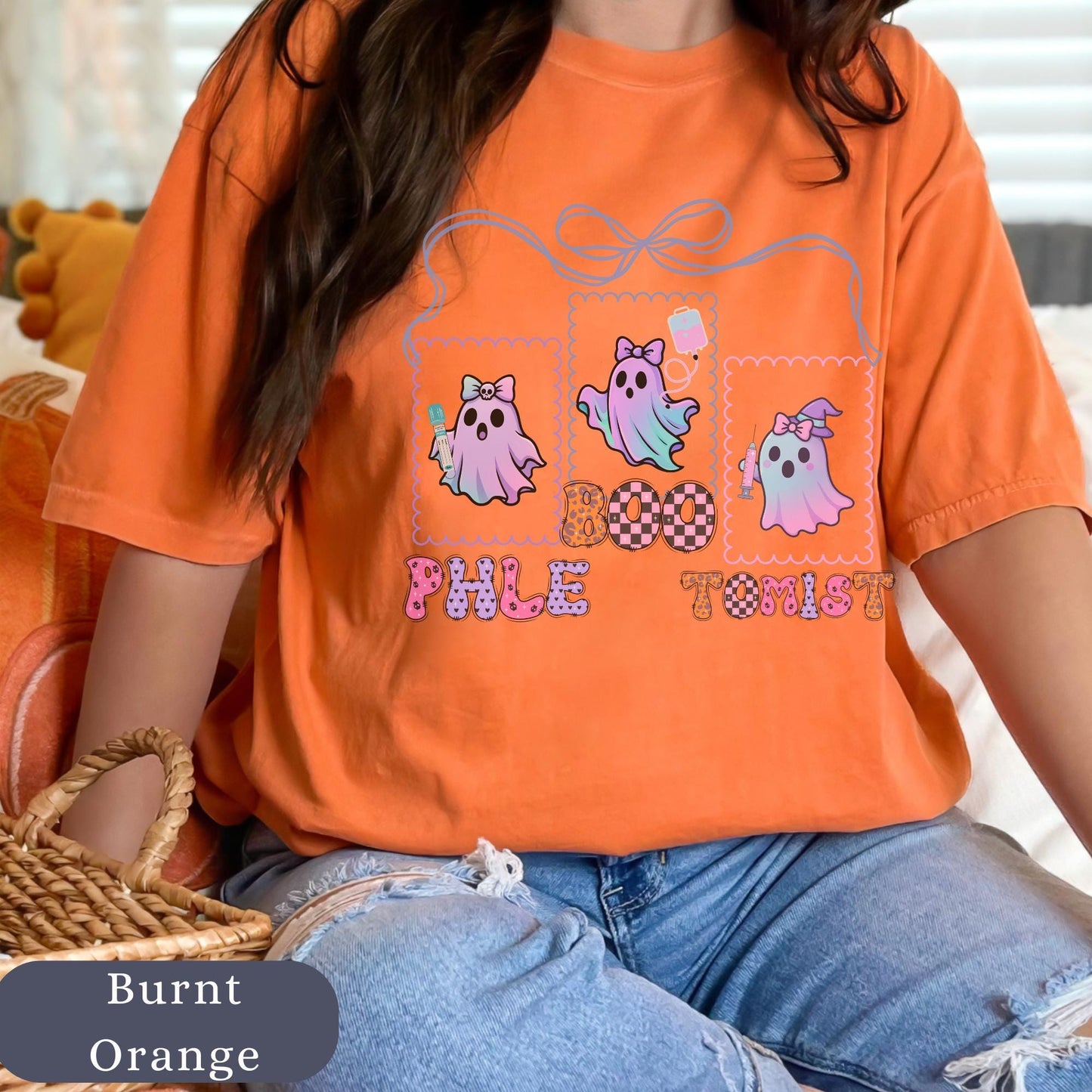 Funny Halloween Phlebotomist T-Shirt: Retro Ghost Boo Lab Tech Tee