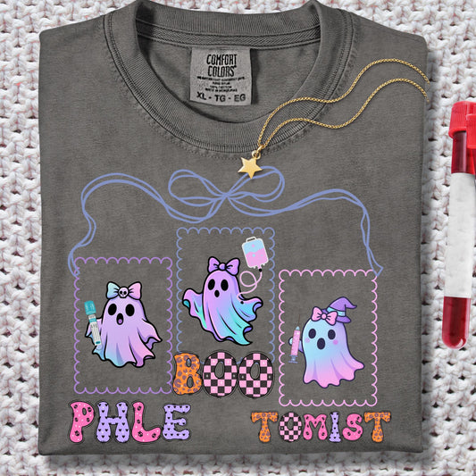 Funny Halloween Phlebotomist T-Shirt: Retro Ghost Boo Lab Tech Tee
